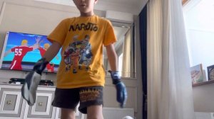 Научиться  играть футбол