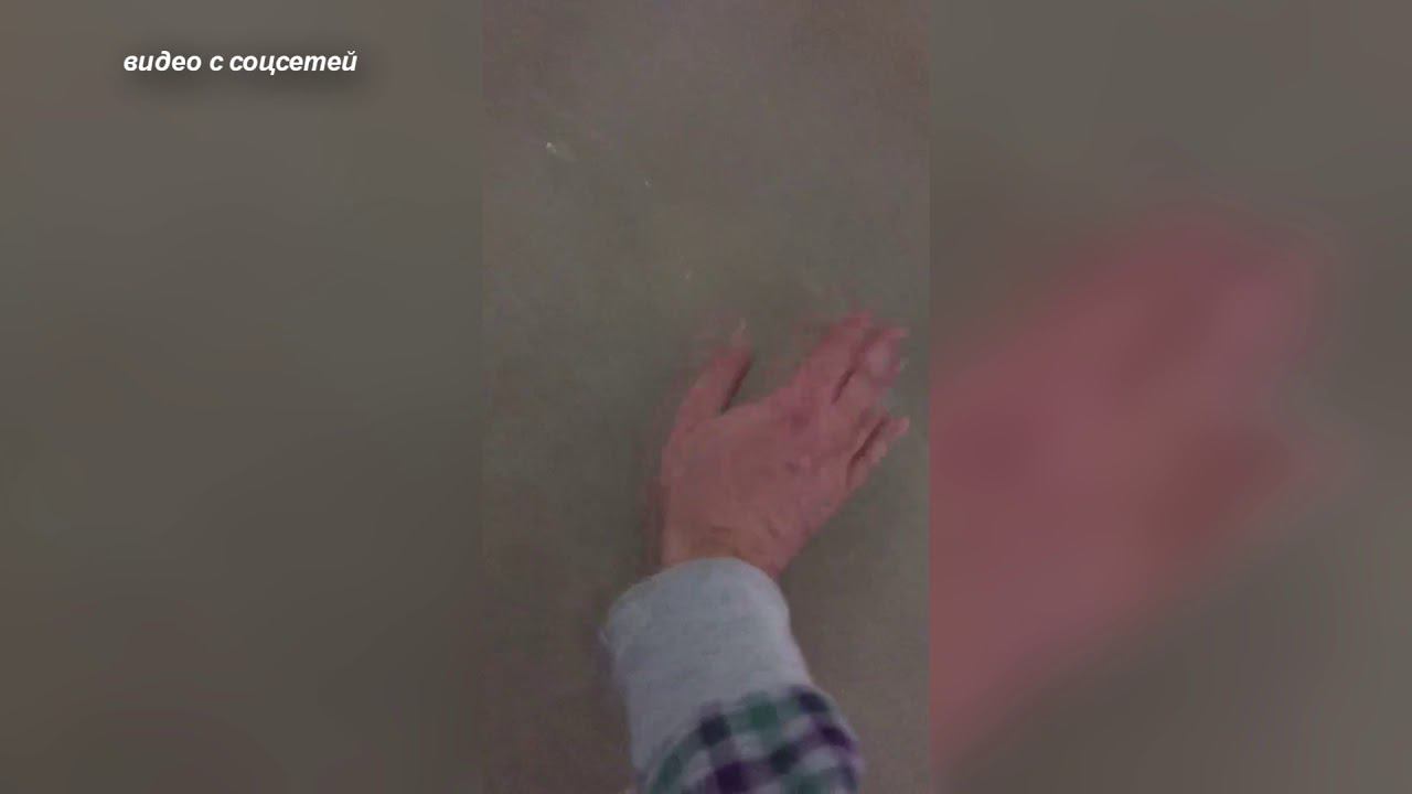 В Керчи каток превратился в бассейн смотреть онлайн