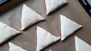 Самса из слоёного теста.