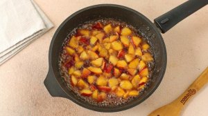 Штрудель с персиками