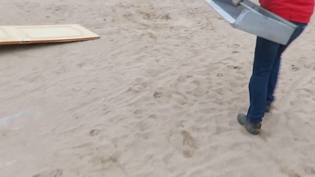 Трактор для уборки пляжа.Евпатория!!! смотреть онлайн