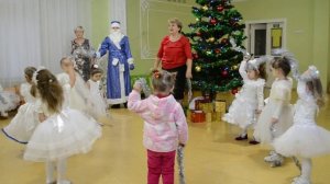 Танец Снежинок Новогодний утренник в ясельной группе