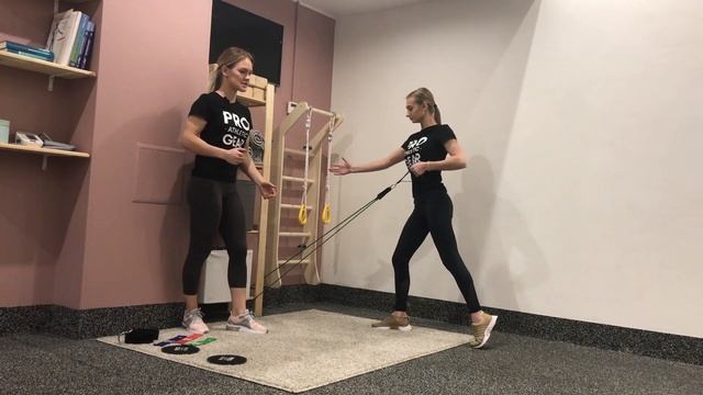 Упражнение с эспандером от PRO Athletic Gear смотреть онлайн