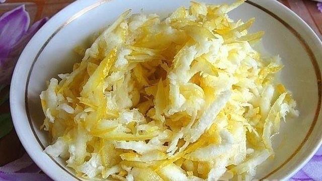 Лимонный пирог на манке и кефире