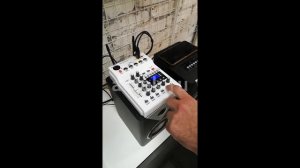 Беспроводные микрофоны с микшером и эффектами SkyDisco UM-100 Bluetooth