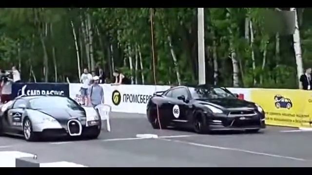 Bugatti Veyron vs Nissan GTR