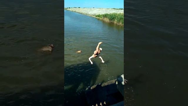 Нырнул щучкой в воду с 3 метров