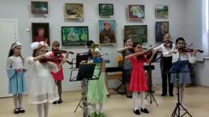 «Рождественский вальс» и «Попурри на тему новогодних песен», исп. ансамбль скрипачей мл. классов