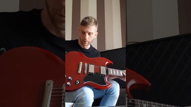 Gibson vs Epiphone: Gibson SG standard 2018 v Epiphone SG G-400 pro смотреть онлайн