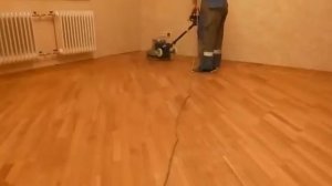 Нанесение масла на паркет и полировка паркета