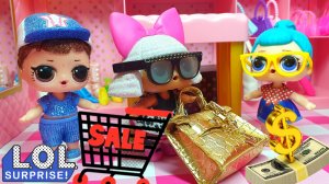 Хитрая продавщица в модном магазине