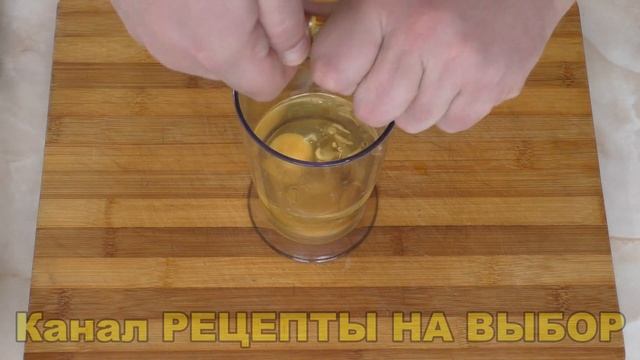 Салат из копченой куриной грудки, сухариков и зеленого горошка. #салат #салатизкурицы #салаты