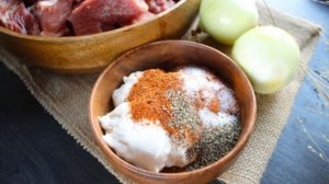Шашлык в маринаде с майонезом и луком из свинины