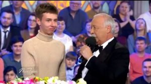 ЛЕОНИД ЯКУБОВИЧ ЗАДАРИЛ БЕЖЕНКУ ИЗ ДОНЕЦКА! ВЫПУСК "ПОЛЕ ЧУДЕС" ОШЕЛОМИЛ РОССИЯН!!