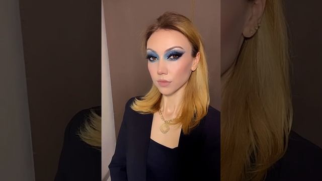 #makeupartist #макияжглаз Яркий макияж с акцентом на глаза. смотреть онлайн