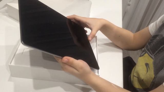 Распаковка iPad Pro 10.5 2017 года смотреть онлайн