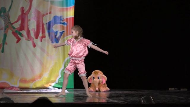 ЗДРАВСТВУЙ,ЭТО Я! Ансамбль эстрадного танца "Каприз".Соло.Пакуличева Софья. танец