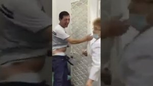 Один из тех, кто боится укола