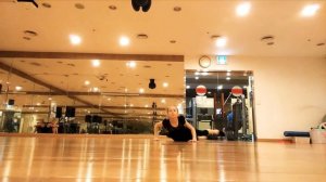 Танец под песню Эльзы Frozen.