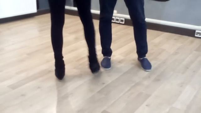 Бачата. Базовые шаги крупным планом (шахматный порядок, крупный план) смотреть онлайн