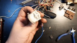 Разбираем советский радиоприемник "Океан 209". Дорогие КМ конденсаторы.