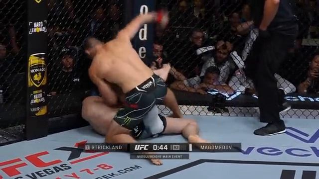 Сегодня главном бою шоу турнира UFCVegas76 Шон Стрикланд нокаутировал Абусупьяна Магомедова