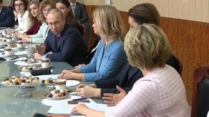 Владимир Путин в Самаре провел встречу с предпринимательницами и посетил хлебобулочный комбинат