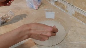 Выведение артемии в крышке от торта, без аэрации, освещения и обогревателя.