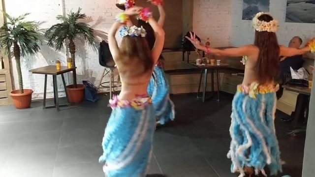 Гавайский танец: Мастер-класс и Обучение на вечеринке от Клуба Путешественников смотреть онлайн