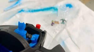 Влад и Крис помогают Бэтмену и Супермену спасти пещеру Бэтмена