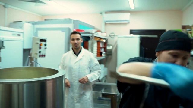 Знаменитый итальянский сыр пармезан / Возможно ли сделать сыр пармезан в домашних условиях? смотреть онлайн