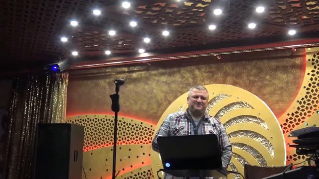 С Днем рождения, мама! Подарок на день рождения маме. Душевное исполнение песни в ресторане Кинзадз смотреть онлайн