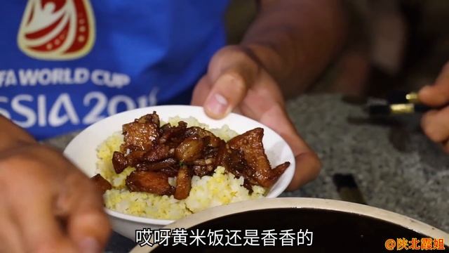 【陕北霞姐】陕北特色小炒肉黄米饭，猪肉炒的香香的，熬个豆角菜，回忆童年的味道！