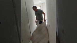 Укладка линолеума в однокомнатной хрущëвке в кухню с коридором.