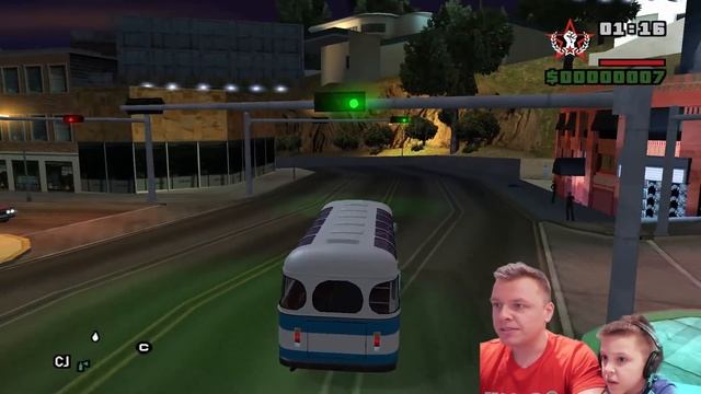 ЕДЕМ на Советских МАШИНАХ !!! ИГОРЬ и ПАПА ищут МОСКВИЧ Cars Games смотреть онлайн
