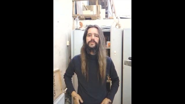 Длинноволосый 43-летний тенор мужчина-Самые длинные 43 летние волосы на позировании!