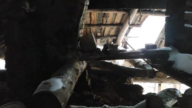 Поиск монет в заброшенном доме.  Чердачные находки.