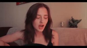 Люби меня люби!! Кавер в исполнении милой девушки под гитару