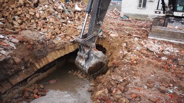 Старый подвал под баней в центре села Белая Глина смотреть онлайн