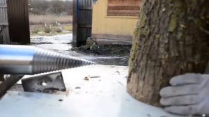 Винтовой дровокол-морковка в работе.