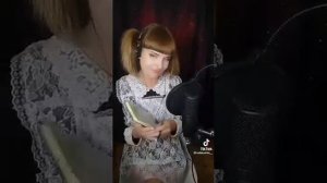 песня Хочу Назад в СССР, где мне до боли всё знакомо, поёт прелестная девушка