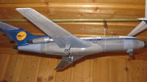 Бумажная модель Boeing 727 Lufthansa. Масштаб 1:105.