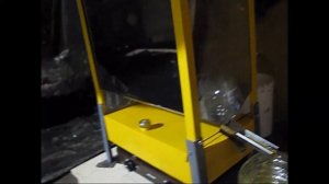 Паровая воскотопка в работе.