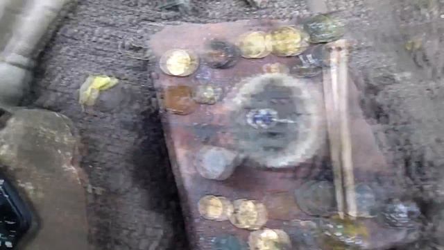 ЭТОТ ШУРФ ПРОСТО РАДУЕТ!!!С ЭТОГО ФУНДАМЕНТА 95 МОНЕТ!!!МД нам в помощь