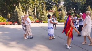 ОДНА КАЛИНА! ТАНЦЫ В ПАРКЕ ГОРЬКОГО ХАРЬКОВ.mp4