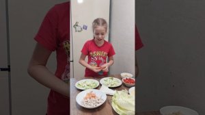 Салат Цезарь дома, своими руками, всегда вкуснее😋.mp4