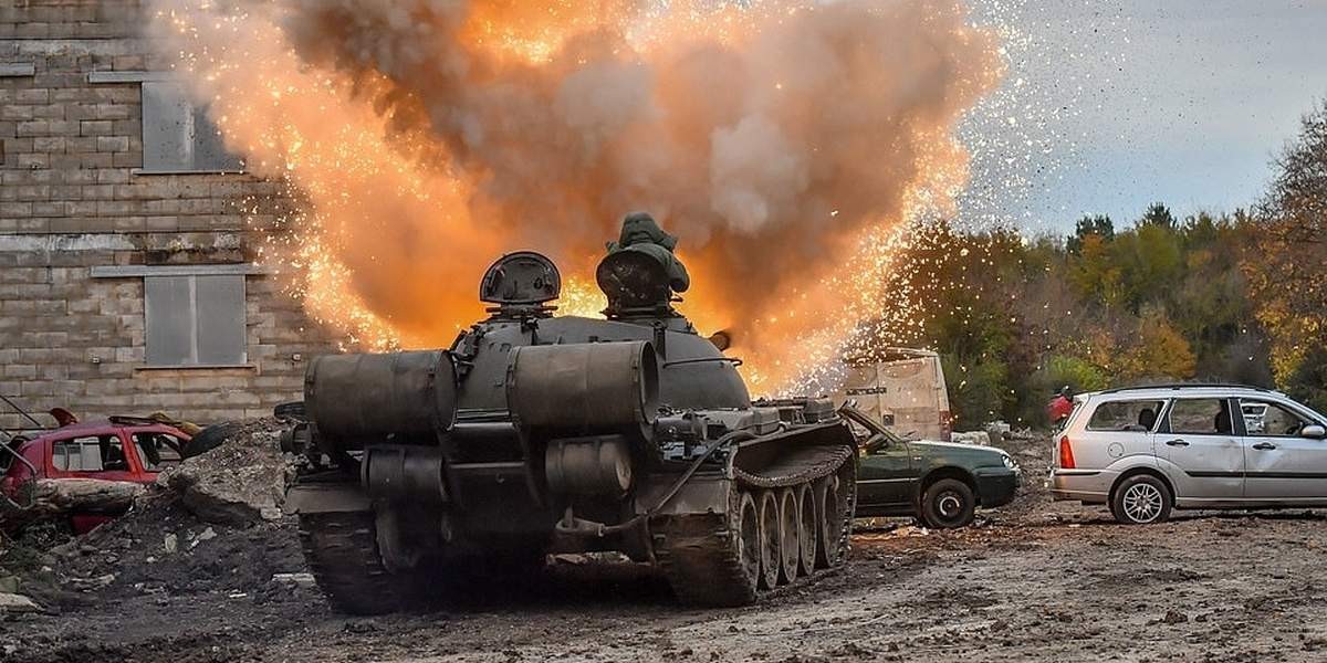 Взрыв танков картинки