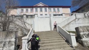 Олег Кожемяко посетил отремонтированную школу в Находке.