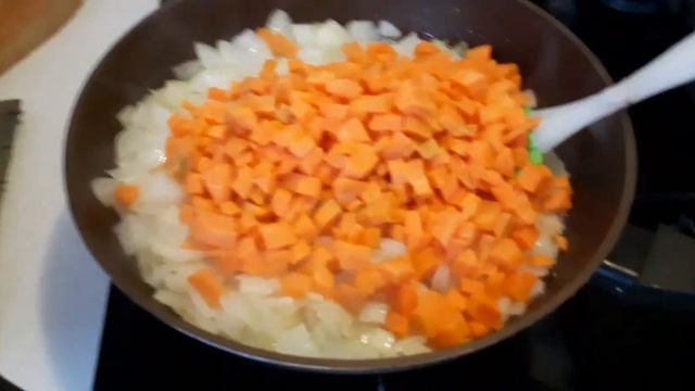 Заливаем полы.Заготовки на зиму.Баклажанная икра по деревенски с дымком. смотреть онлайн