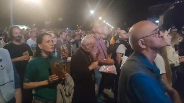 Svenarodni MOLEBAN za svetinju braka i porodice - i obraćanje Patrijarha (ispred Hrama sv. Save) смотреть онлайн